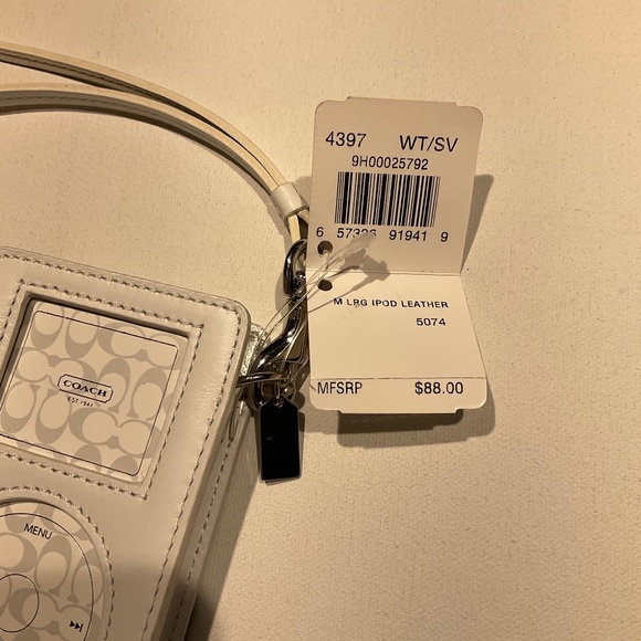 Vintage coach leather iPod case. *COACH COLLECTORS ITEM* - Picture 3 of 3